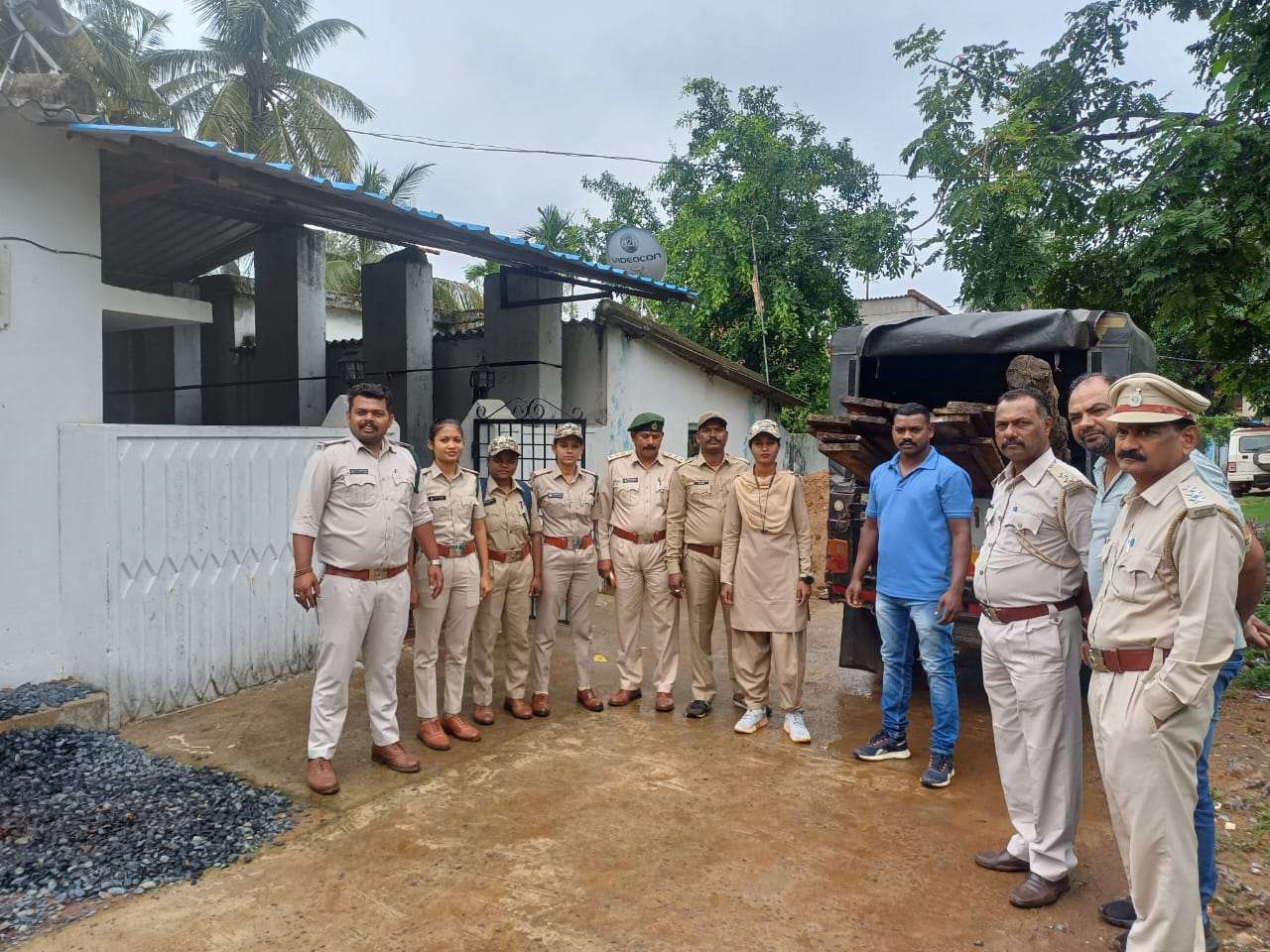 वन विभाग की बड़ी कार्रवई: 5 लाख रुपये की अवैध सागौन चिरान जप्त...