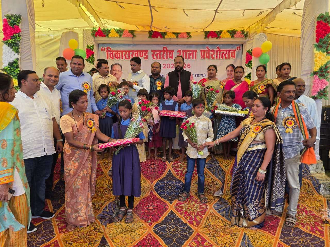 शाला उत्सव में नवप्रवेशी विद्यार्थियों का आत्मीय स्वागत, बालिकाओं को साइकिल वितरण