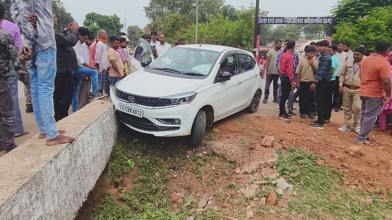 कोट चौक पर तेज रफ्तार कार ने मारी टक्कर, महिला-पुरुष घायल, पुल से टकरा कार क्षतिग्रस्त...
