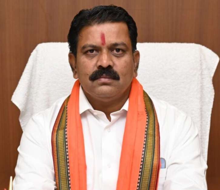 मंत्रिपरिषद का बड़ा निर्णय नक्सली हिंसा में शहीद पुलिसकर्मियों के परिजनों को अब अन्य विभागों में भी अनुकम्पा नियुक्ति का विकल्प...
