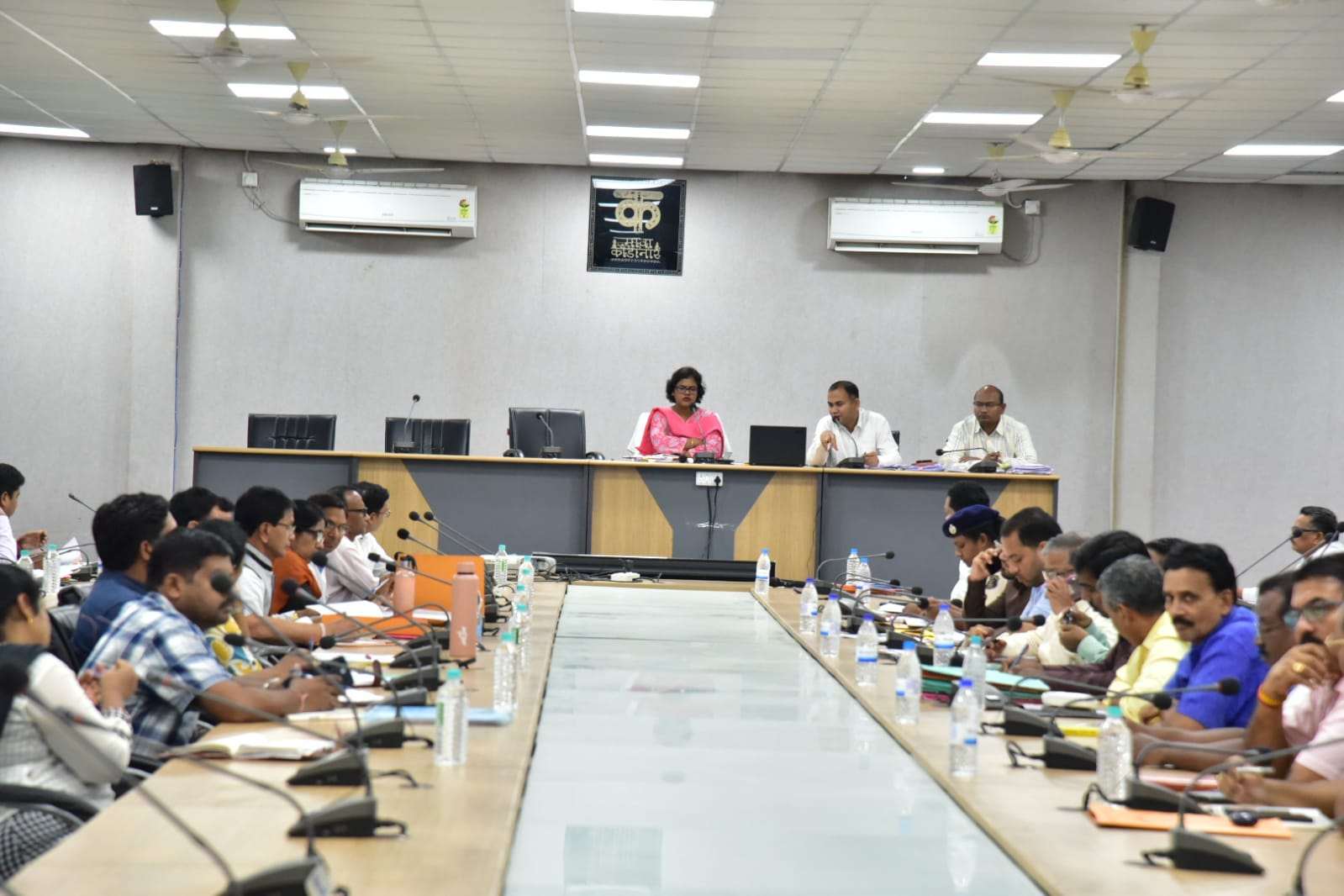 श्रमिकों का पंजीयन कर योजनाओं का दिलाएं लाभसाप्ताहिक समय-सीमा बैठक में कलेक्टर ने दिए निर्देश..