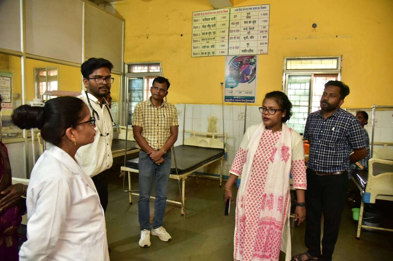 विश्रामपुरी: सीएचसी की व्यवस्थाओं पर कलेक्टर की नजर, ओटी शुरू करने की तैयारी के निर्देश...