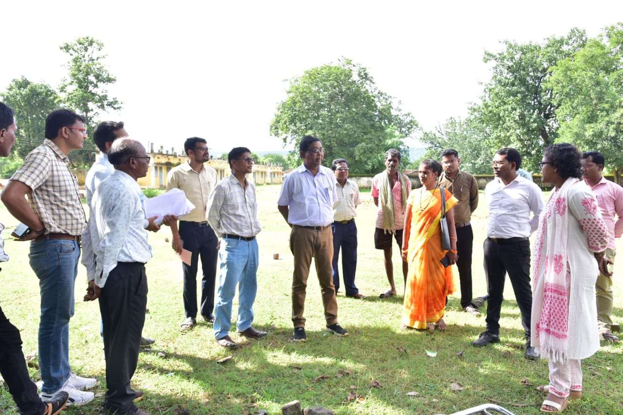 बड़े राजपुर: कलेक्टर ने किया निरीक्षण, अव्यवस्था को दुरुस्त करने अधिकारियों निर्देश...