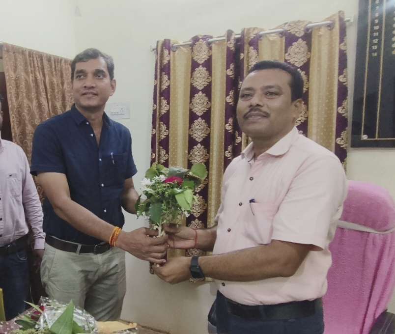 माकड़ी में सुखराम देवांगन ने खंड शिक्षा अधिकारी का पदभार संभाला, राजूराम साहू को दी गई विदाई...