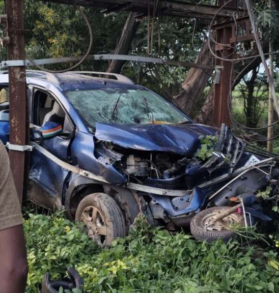 तेज रफ्तार कार ने मचाया तांडव, दो बाइक को मारी टक्कर, महिला व पुरुष घायल..
