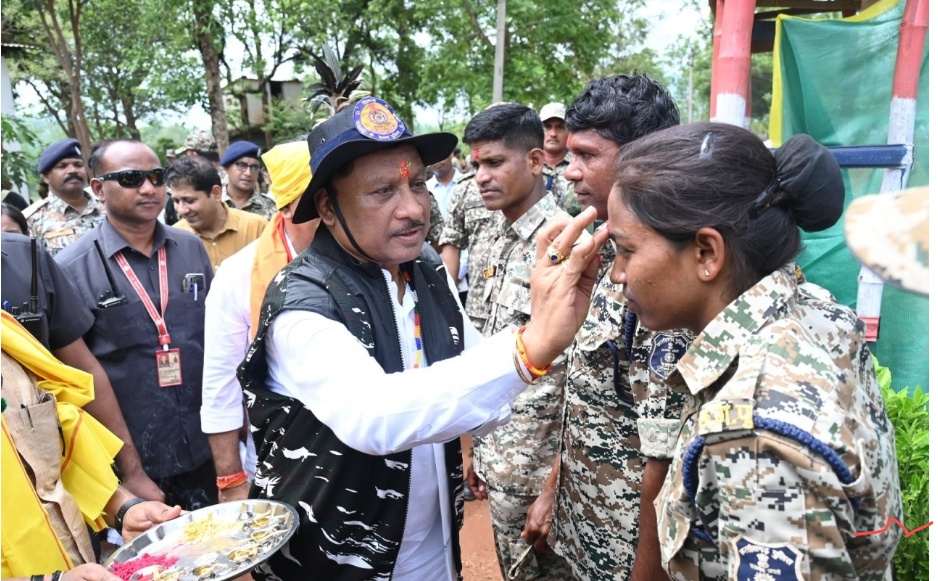 बस्तर में फैल रहा है अब विकास का उजियारा...
