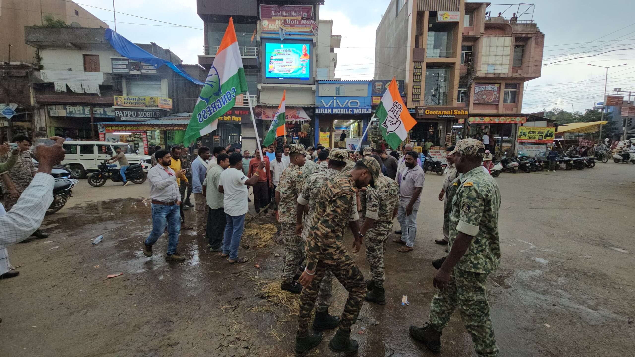 एम्बुलेंस पर बेतुके बयान की गूंज, कांग्रेस ने फूंका स्वास्थ्य मंत्री का पुतला...