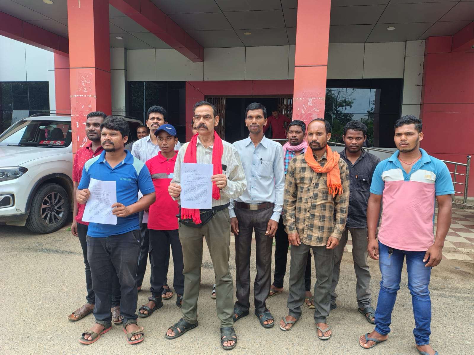 सीपीआई ने अल्पसंख्यकों पर हमले और आदिवासी प्रताड़ना के खिलाफ सौंपा राज्यपाल के नाम ज्ञापन..