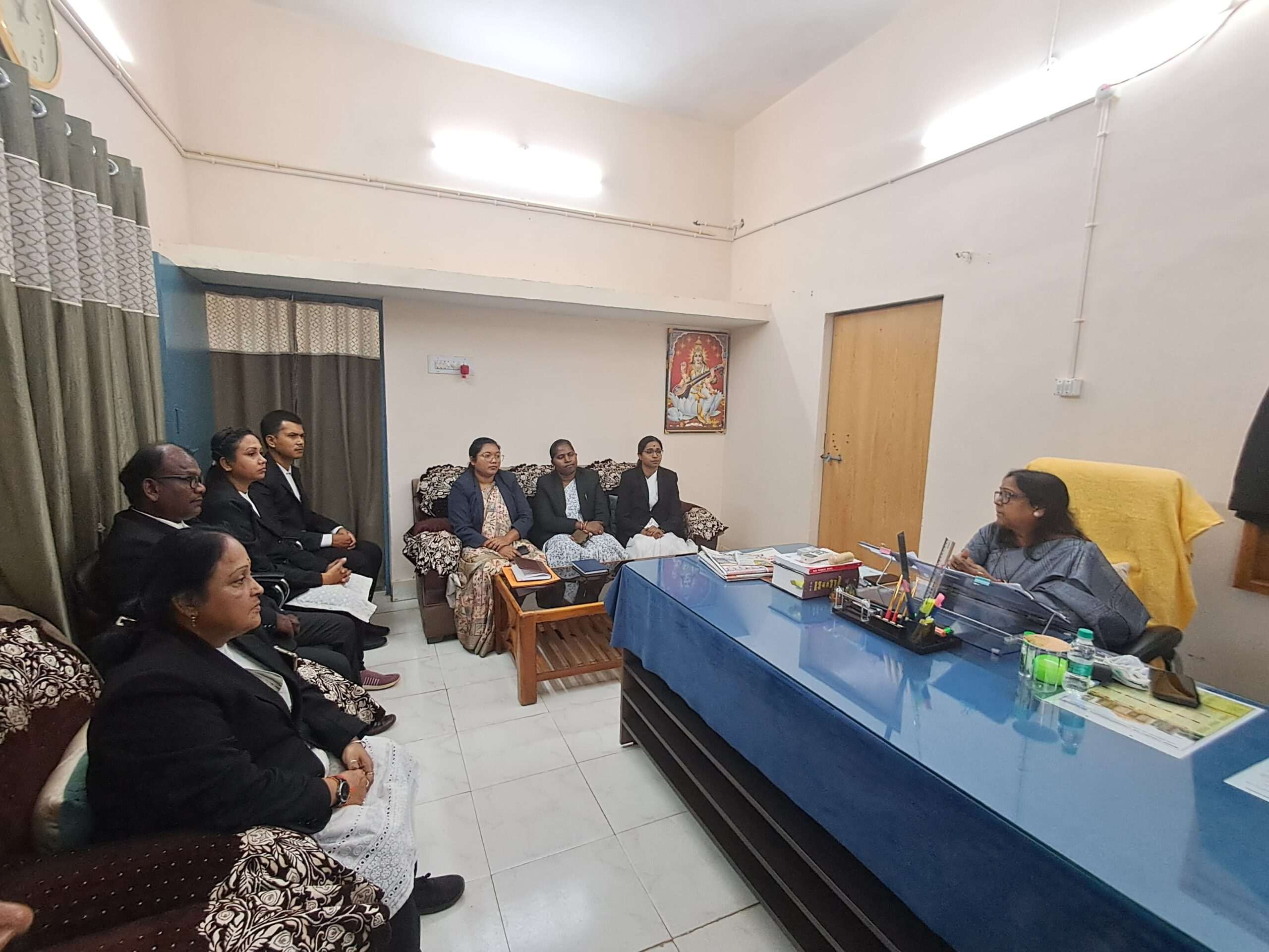 जिला न्यायाधीश ने लीगल एड डिफेंस काउंसिल सिस्टम के न्यायरक्षकों से कार्य व भर्ती प्रक्रिया पर की समीक्षा बैठक