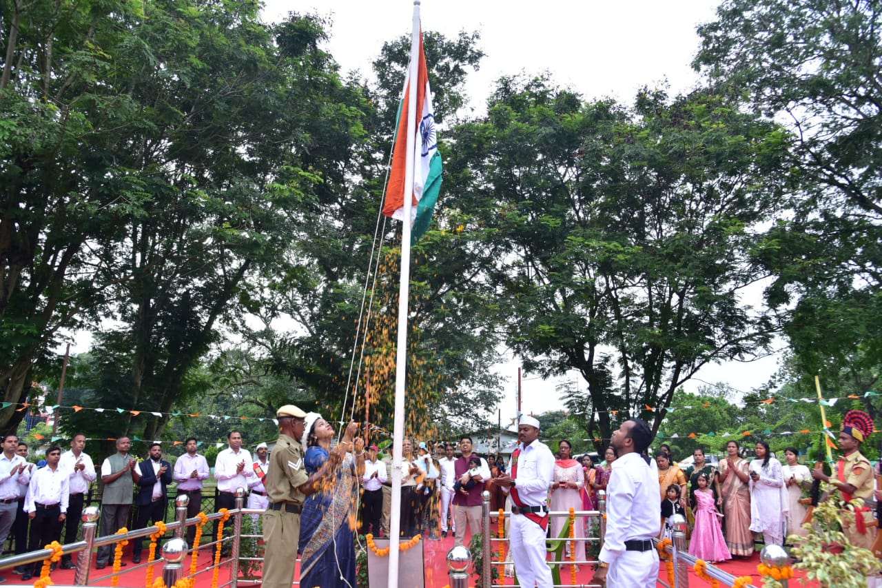 कलेक्टर श्रीमती नूपुर राशि पन्ना ने किया ध्वजारोहण
