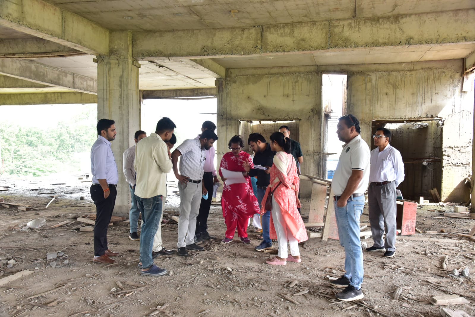 कलेक्टर ने निर्माणाधीन क्रिटिकल केयर यूनिट भवन का किया निरीक्षण