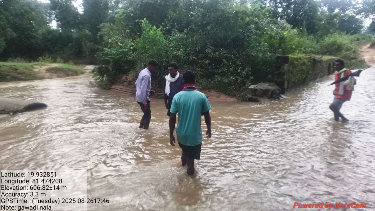 देवगांव नाले पर पुलिया निर्माण की उठी मांग, ग्रामीण जान जोखिम में कर रहे पार...