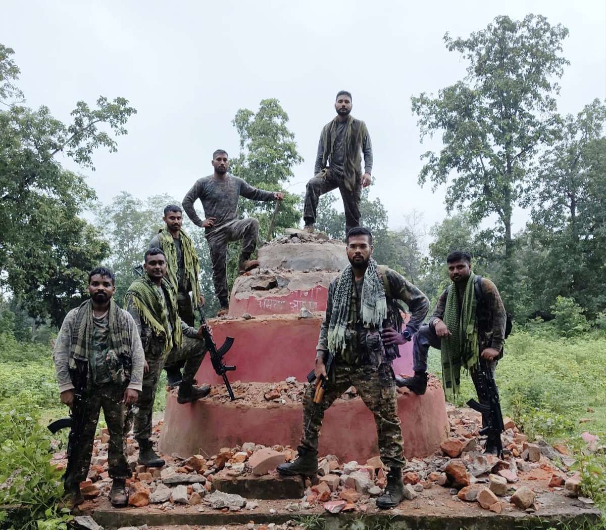 माओवादियों पर बड़ी कार्रवाई, स्मारक ध्वस्त, हथियार-गोला-बारूद बरामद