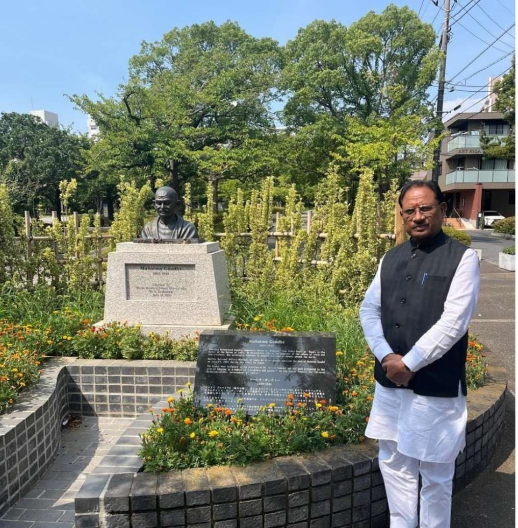 मुख्यमंत्री विष्णुदेव साय ने टोक्यो के ‘लिटिल इंडिया’ पहुँचकर महात्मा गांधी को किया नमन...