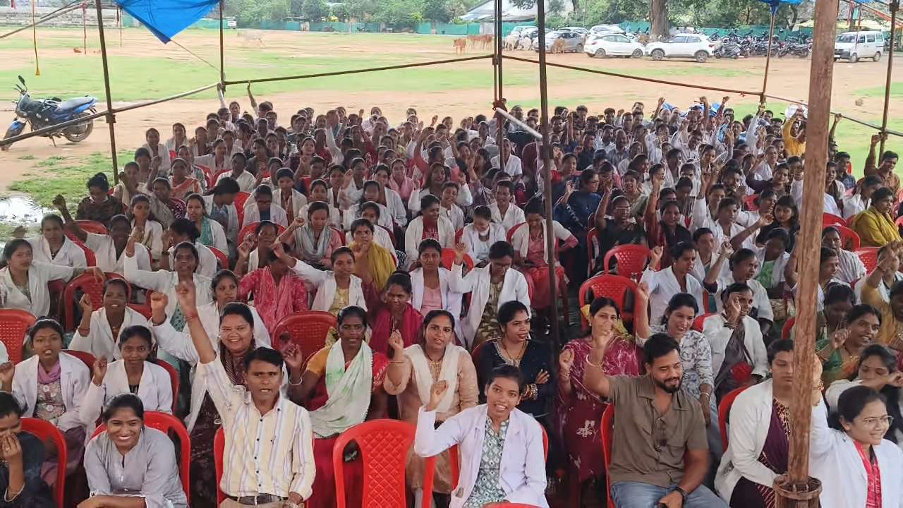 स्वास्थ्य सेवाओं पर संकट के बादल, NHM कर्मियों ने थामा आंदोलन का रास्ता..