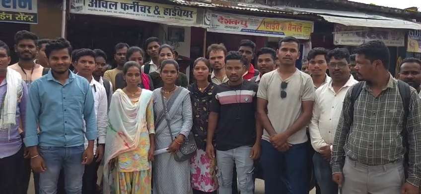 कार्य बंटवारे और मानदेय को लेकर आवास मित्रों का ज्ञापन