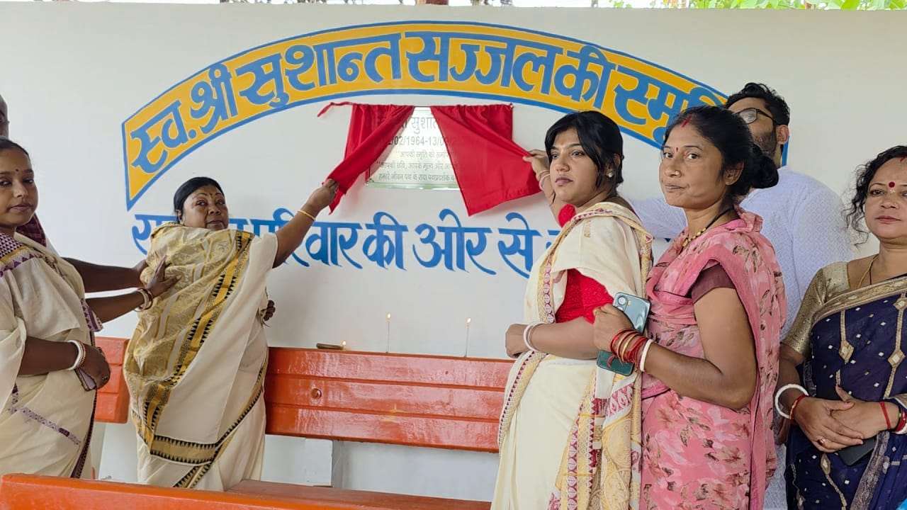 दिवंगत पति की स्मृति में प्रभा सज्जल ने दिया बोरगांव श्मशान घाट को नया जीवन...