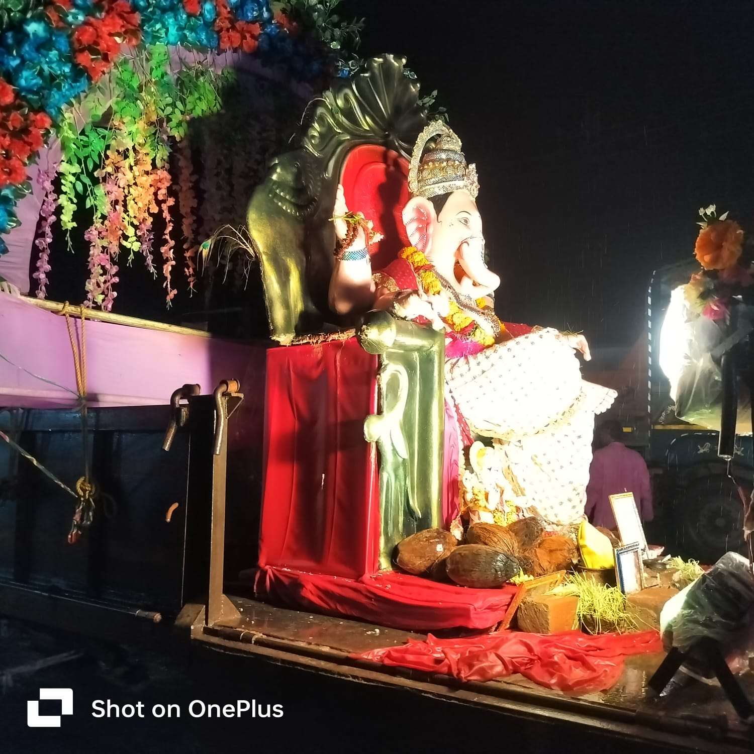 भारी बारिश के बीच आस्था और धूमधाम के साथ सम्पन्न हुआ गणेश विसर्जन