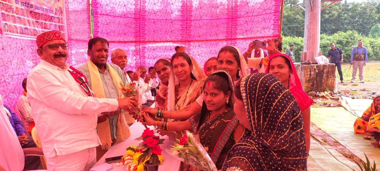बस्तर धाकड़ समाज कल्याण समिति ने मनाया नवाखानी मिलन समारोह..