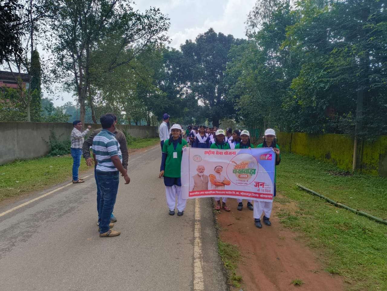 परोण्ड: स्कूल के बच्चों व शिक्षकों ने निकाली स्वच्छता जागरूकता रैली...