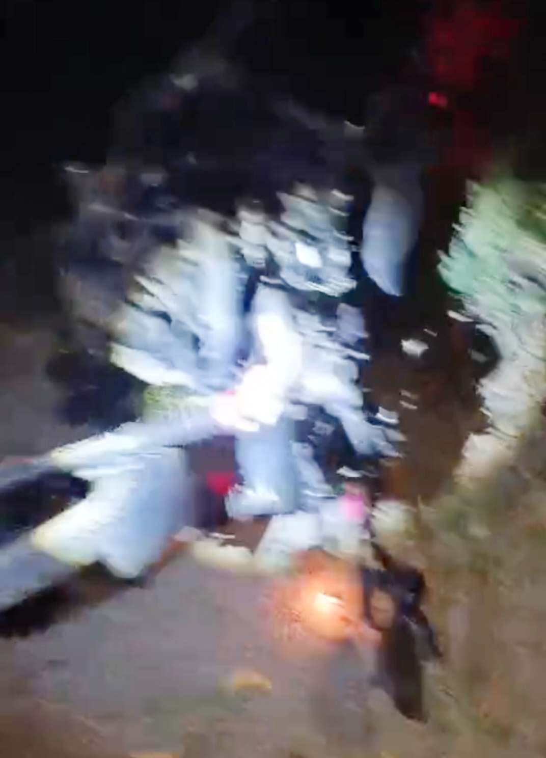 रफ्तार बनी मौत का कारण: NH-30 पर कार-बाइक भिड़ंत में दो की मौके पर मौत, कार पलटी
