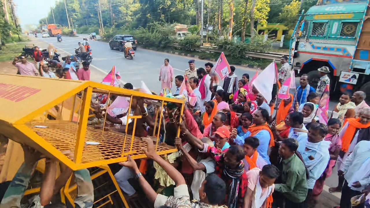 जोगी कांग्रेस (जे) का प्रदर्शन, वन विभाग कार्यालय का किया घेराव ..