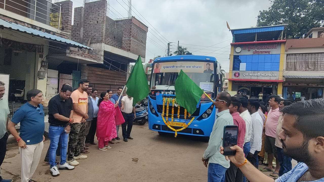 मुख्यमंत्री ग्रामीण बस योजना का शुभारंभ, विधायक लता उसेंडी ने दिखाई हरी झंडी...