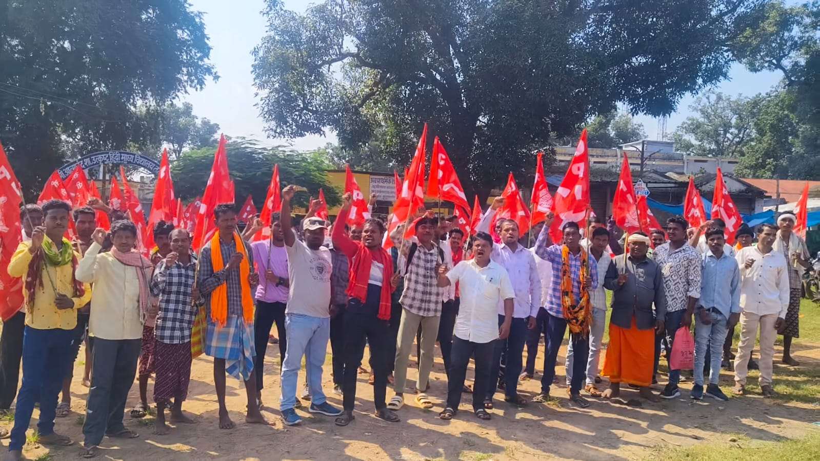 स्थानीय भर्ती व खदानों का लाभ केवल बस्तर के स्थानीय लोगों को मिले: सीपीआई...