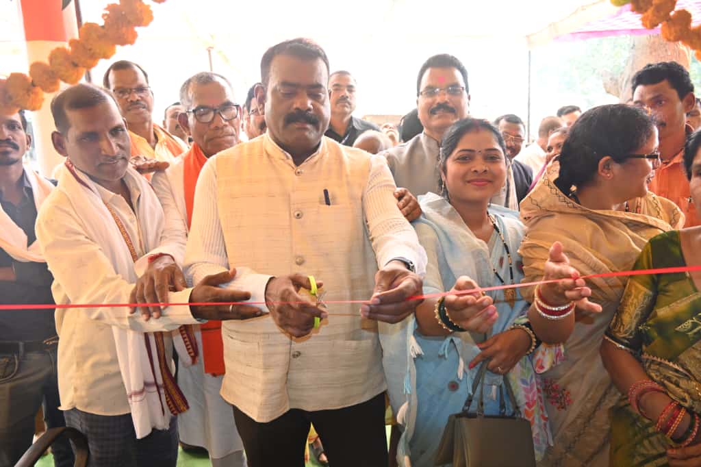विधायक नीलकंठ टेकाम के करकमलों से हुए लोकार्पण एवं भूमिपूजन – विश्रामपुरी क्षेत्र को मिली विकास की सौगात