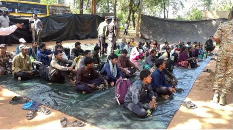 "पूना मार्गेम" से नई राह - 21 माओवादी कैडर हुए समाज की धारा में शामिल..