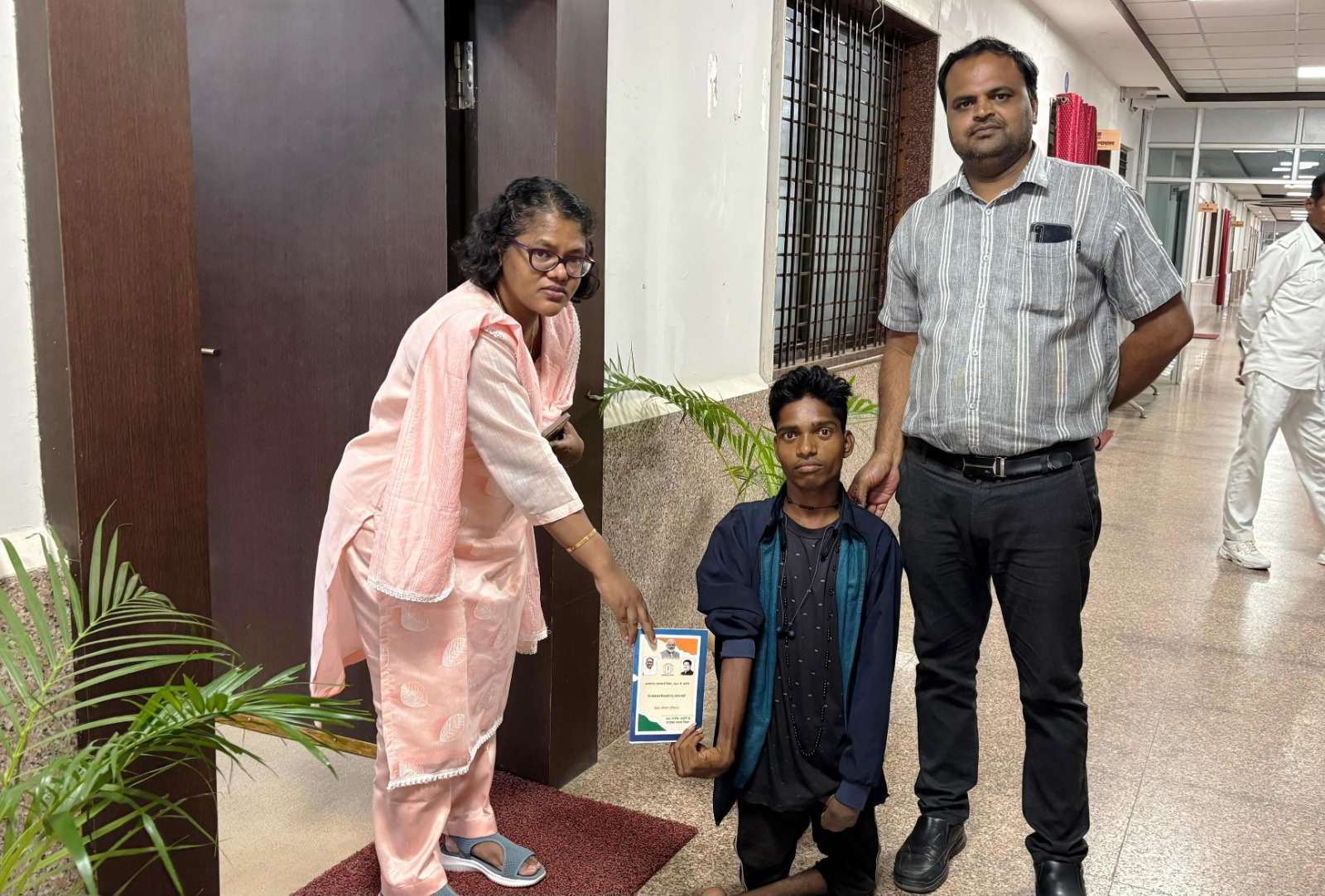 जनदर्शन में दिव्यांग मलसाय नेताम को तत्काल मिला राशन कार्ड..