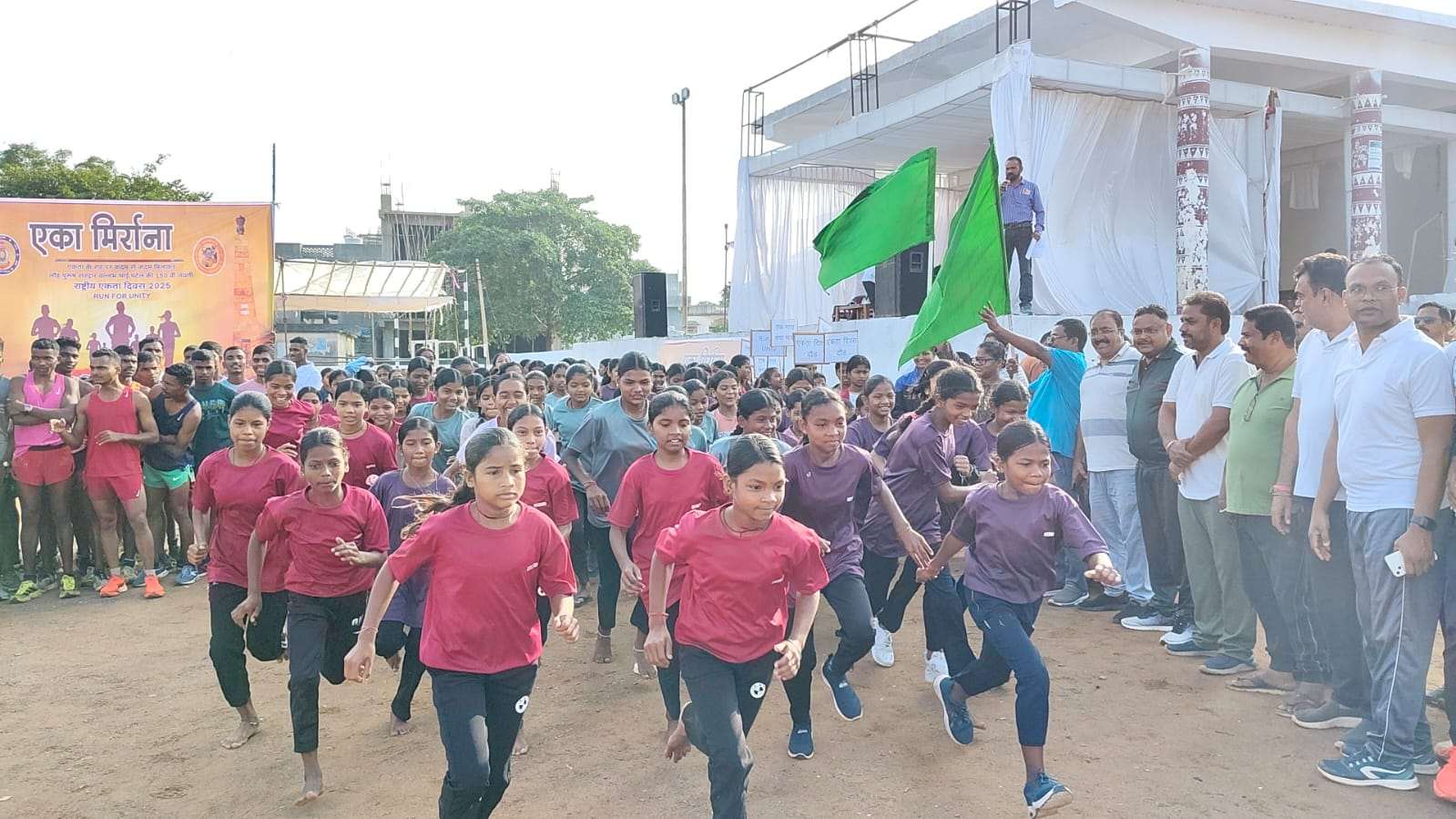 राष्ट्रीय एकता दिवस पर रन फॉर यूनिटी का आयोजनजनप्रतिनिधियों, युवाओं और गणमान्य नागरिकों ने लगाई दौड़