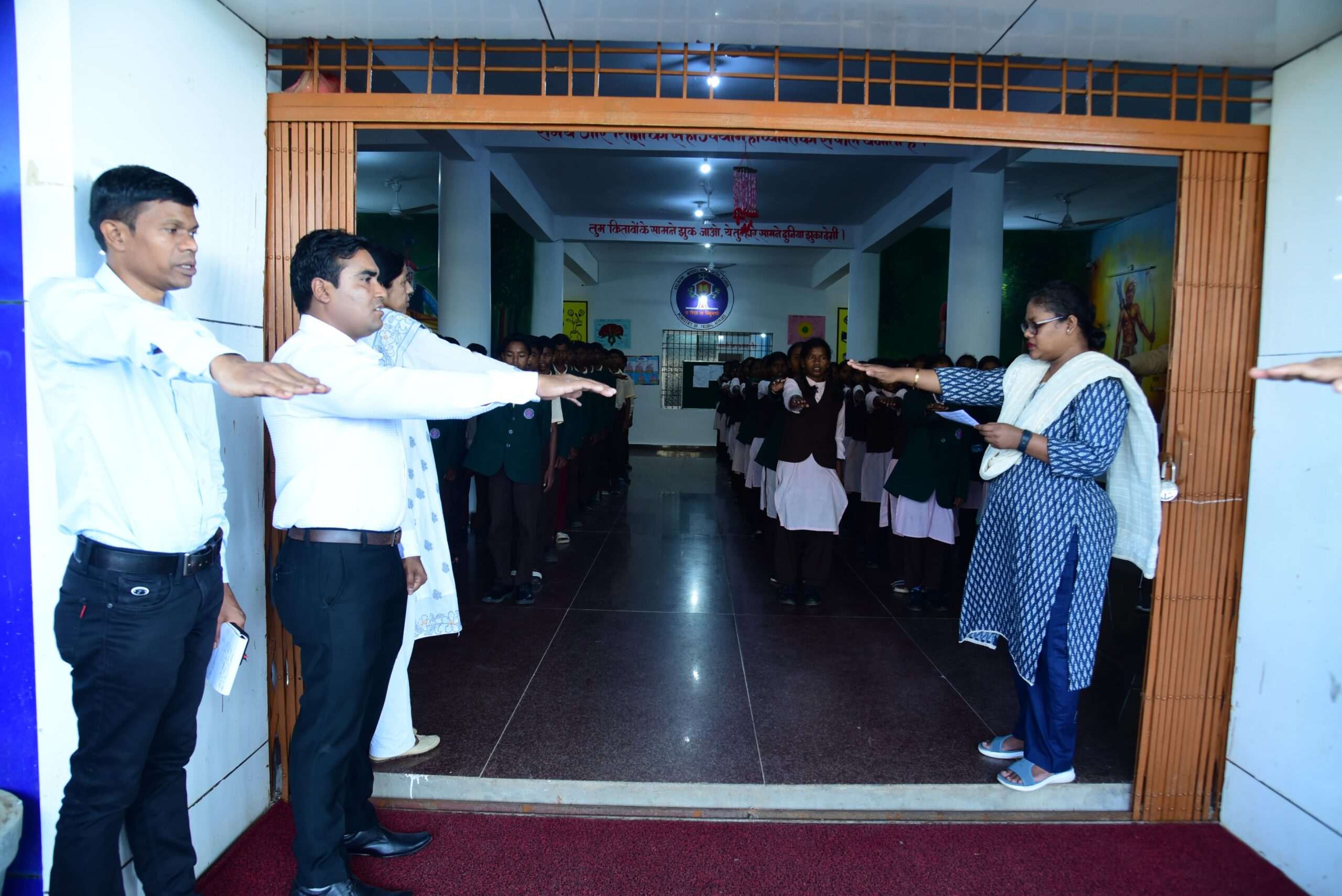 कलेक्टर ने एकलव्य आवासीय विद्यालय शामपुर का किया निरीक्षण..