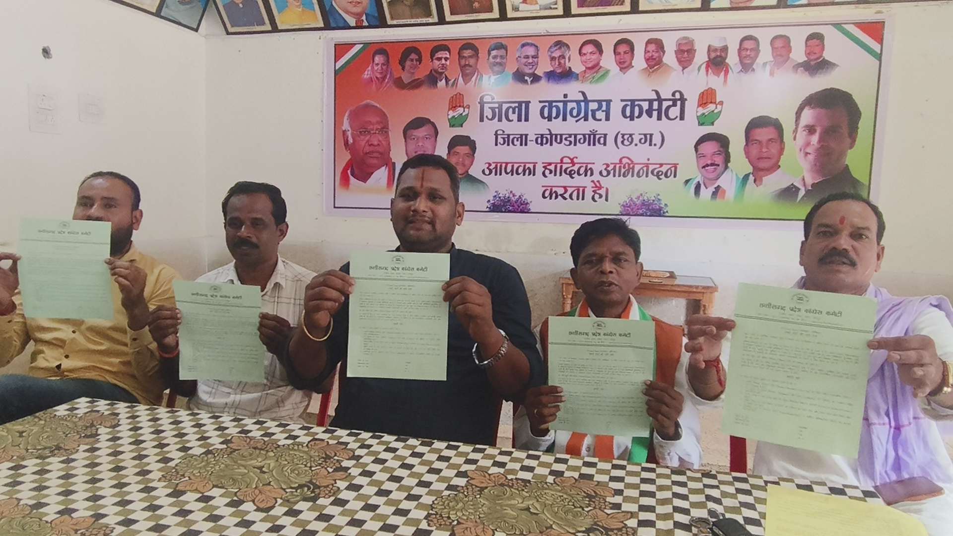 कोण्डागांव: वोट चोर गद्दी छोड़ अभियान के तहत हस्ताक्षर अभियान का आगाज..
