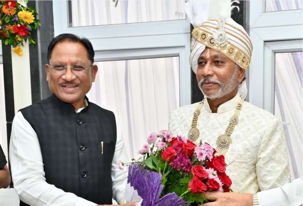 मुख्यमंत्री विष्णुदेव साय ने मंत्री गुरु खुशवंत साहेब के गृहप्रवेश कार्यक्रम में हुए शामिल..