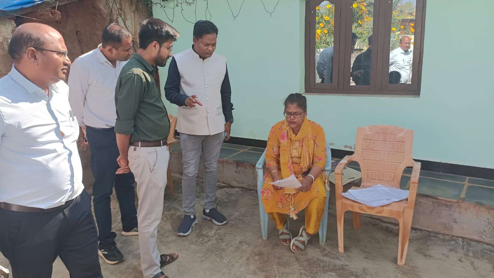 विशेष गहन पुनरीक्षण कार्य का कलेक्टर ने किया निरीक्षण..