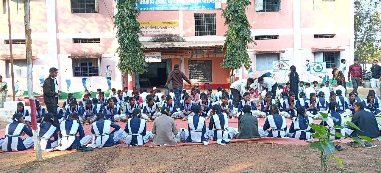 बाल दिवस पर प्लास्टिक मुक्त न्यौता भोजन का आयोजन