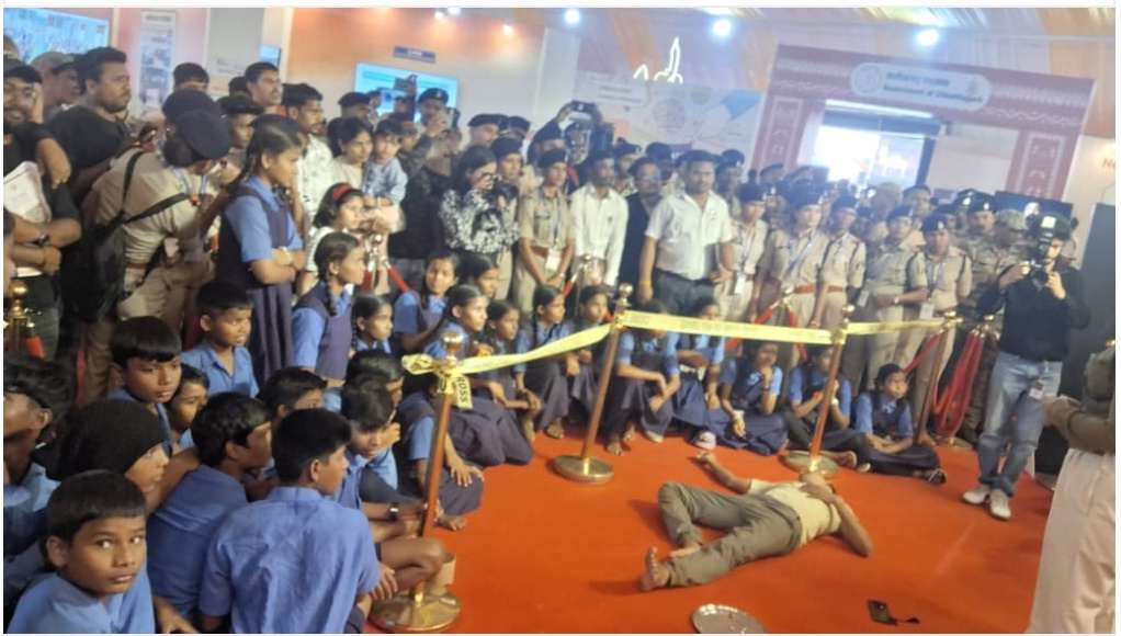 राज्योत्सव में पुलिस विभाग की प्रदर्शनी बनी सजीव रंगमंच..