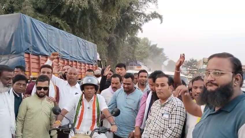 पीसीसी चीफ दीपक बैज ने केशकाल में निकाली बाइक रैली...