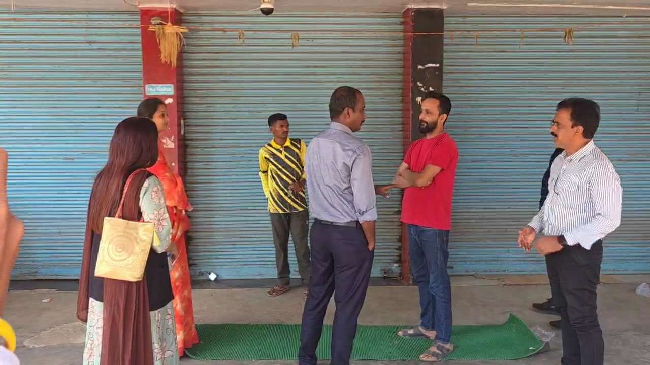 एसीबी की कार्यवाही लगातार जारी,घर के बाद दुकान में पहुंची टीम