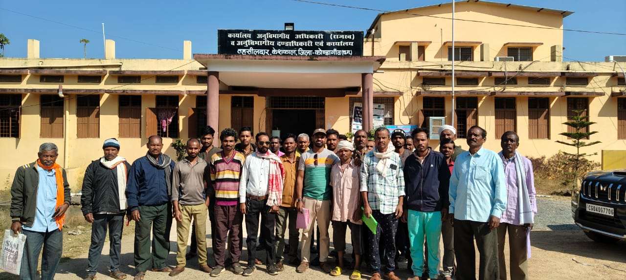 धान खरीदी में अव्यवस्था को लेकर किसानों ने तहसीलदार को सौंपा ज्ञापन