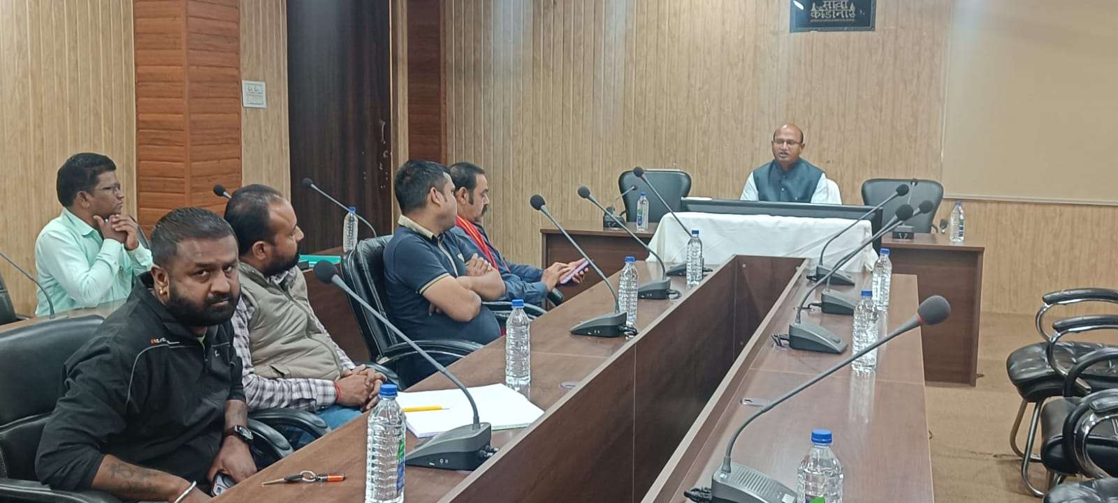 राजनीतिक दलों को मतदाता सूची के विशेष गहन पुनरीक्षण के संशोधित कार्यक्रम की दी गई जानकारी