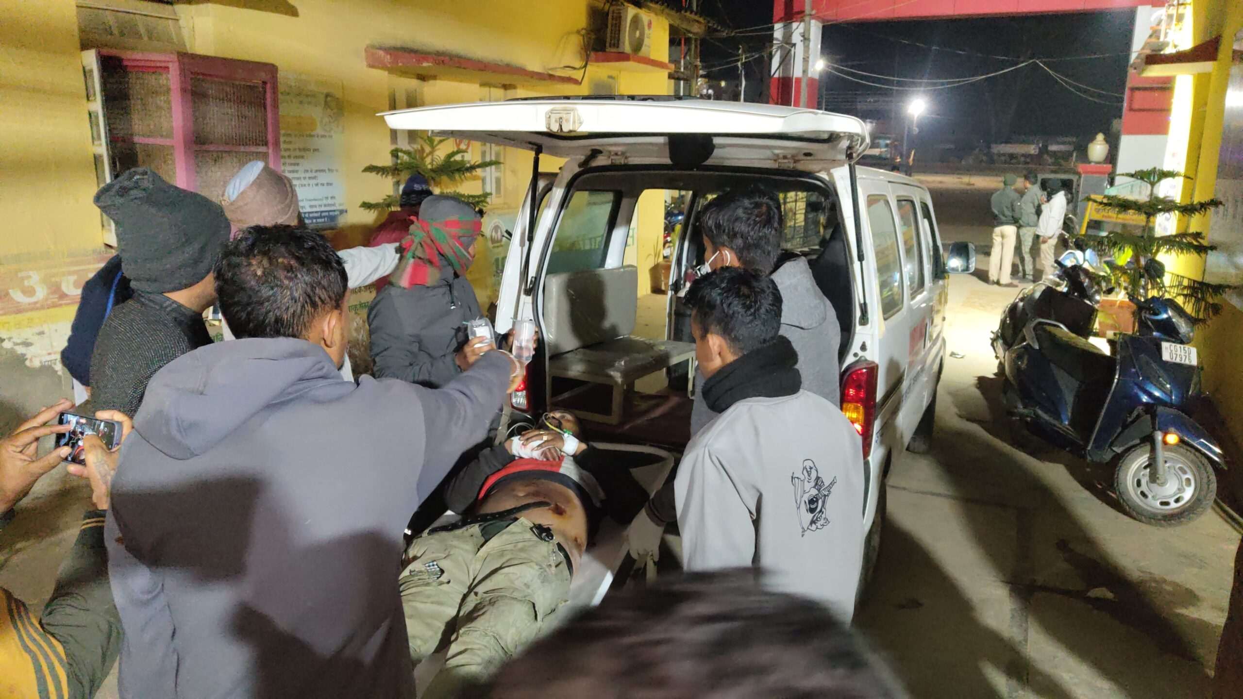 एनएच–30 पर फरसगांव–बोरगांव के बीच बाइक दुर्घटना, युवक गंभीर रूप से घायल