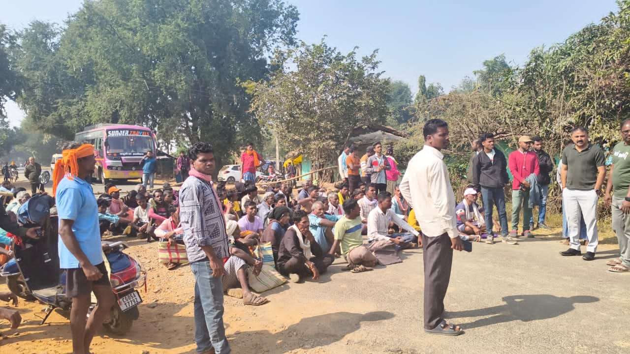 टोकन नहीं कटने से ग्राम बवई में किसानों का चक्का जाम, लिमिट बढ़ाने की मांग तेज...