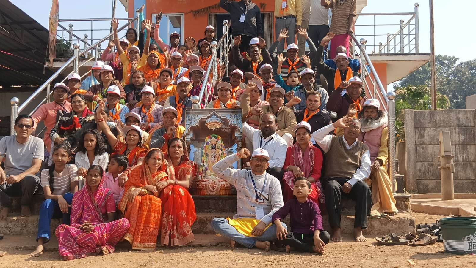 अयोध्या धाम से लौटे रामलला दर्शनार्थी, बहीगांव में हुआ भव्य स्वागत...