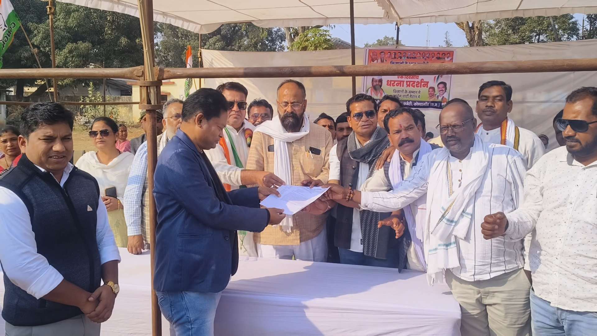 धान खरीदी में अव्यवस्थाओं को लेकर कांग्रेस का एक दिवसीय धरना...