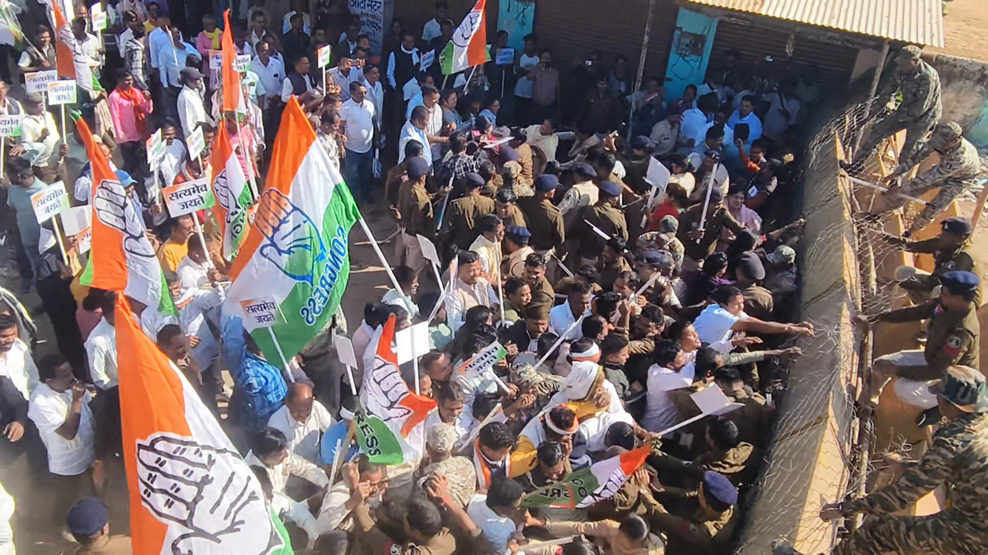 नेशनल हेराल्ड मामले में क्लीन चिट के बाद कांग्रेस का भाजपा जिला कार्यालय घेराव, एजेंसियों के दुरुपयोग का आरोप…