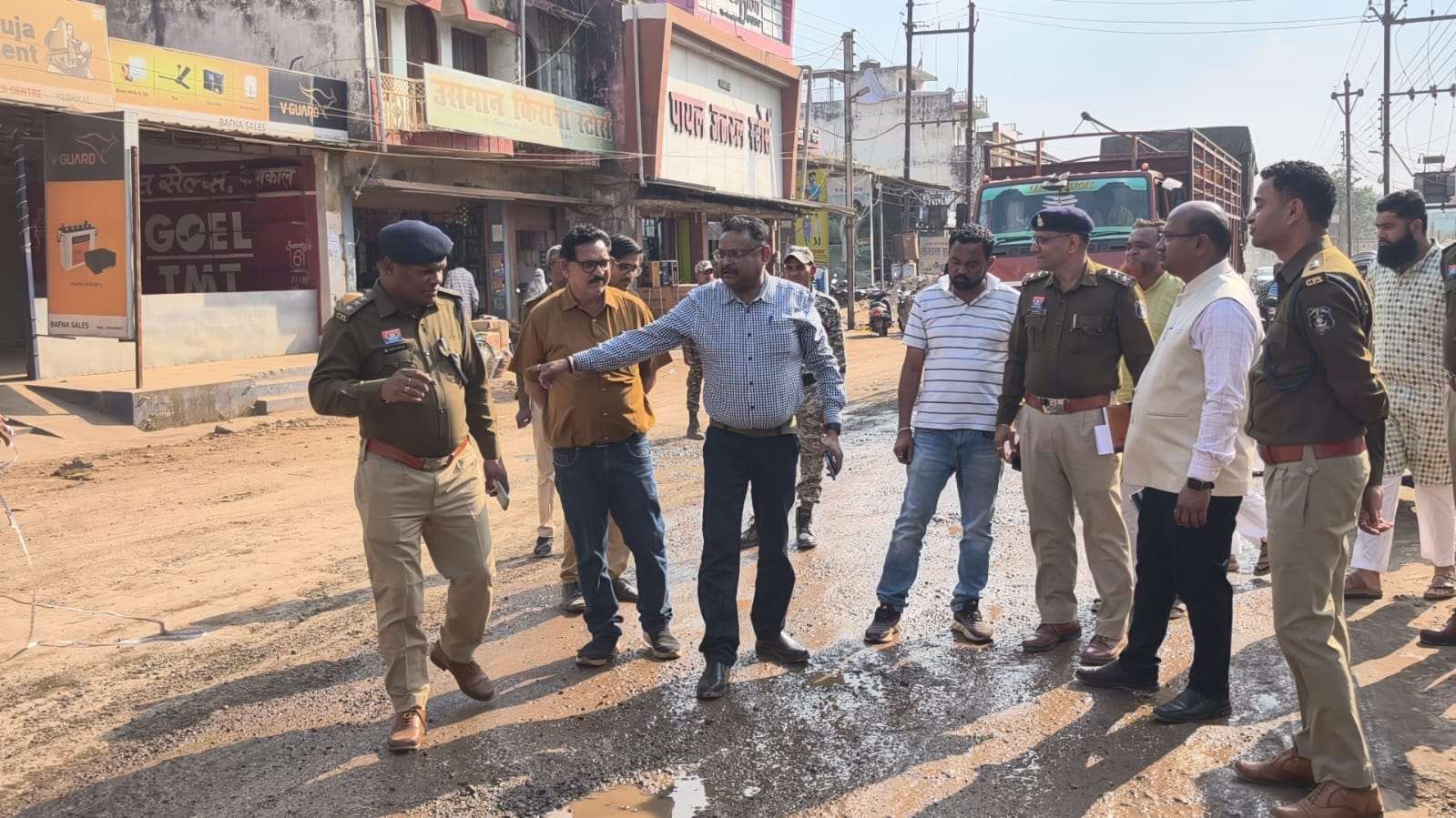 पुलिस अधीक्षक पंकज चंद्रा पहुंचे केशकाल, सड़क नवीनीकरण कार्य का किया निरीक्षण..