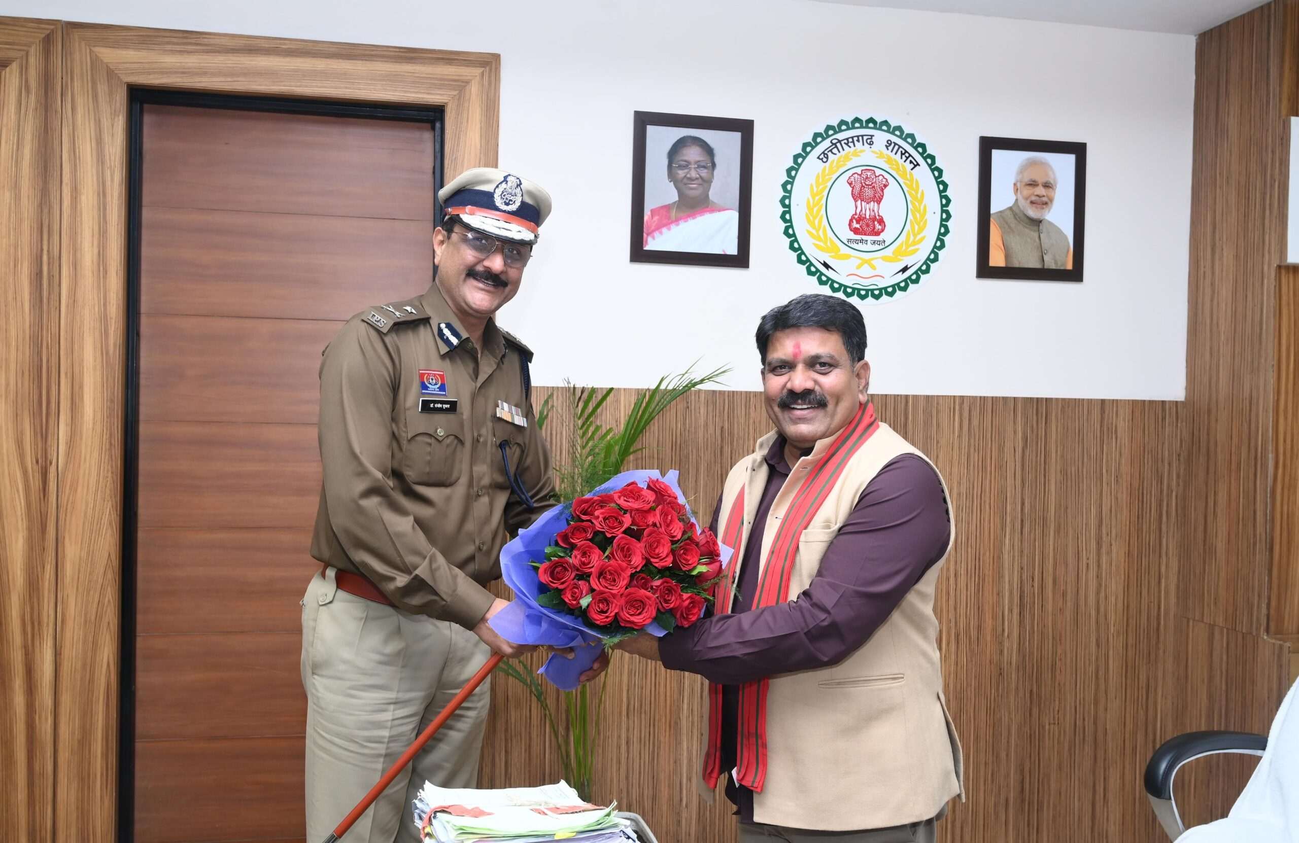 रायपुर के नवनियुक्त प्रथम पुलिस कमिश्नर संजीव शुक्ला ने उपमुख्यमंत्री विजय शर्मा से की सौजन्य भेंट