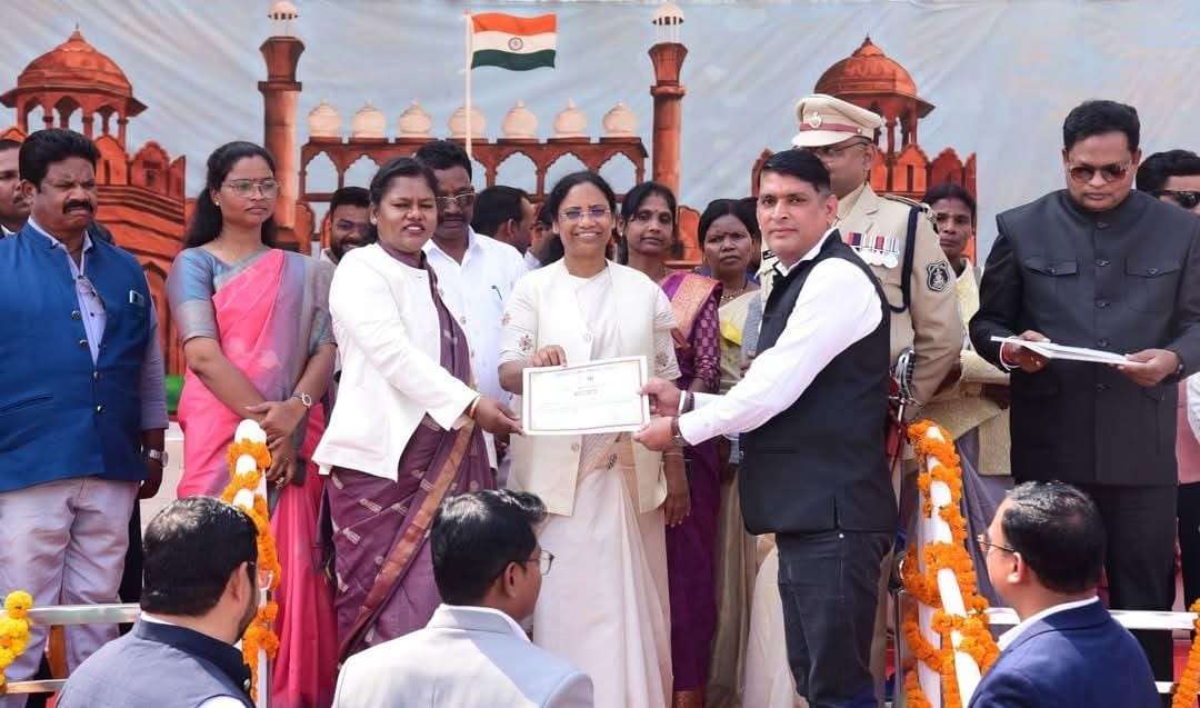 गणतंत्र दिवस पर जीवन दिशा अकैडमी सम्मानित, नि:शुल्क कोचिंग से बदली युवाओं की दिशा, सेवा-समर्पण की मिसाल बनी अकैडमी..